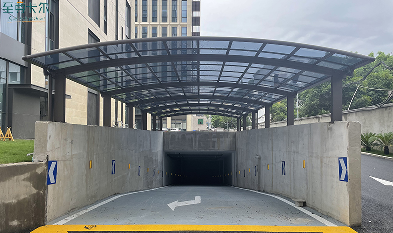 地下車庫雨棚廠家？停車場出入口雨棚？